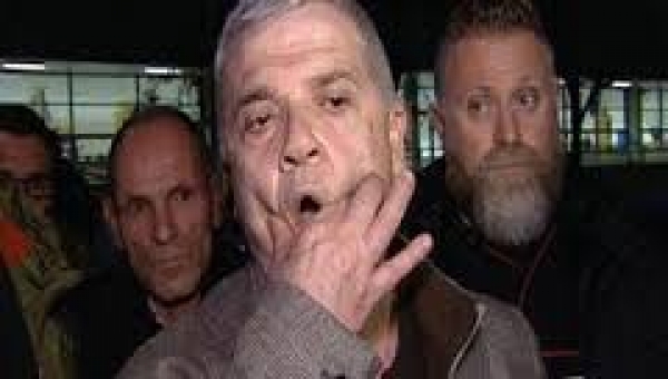 &Gamma;&Iota;&Alpha;&Tau;&Iota; &Omicron; &laquo;&Tau;&Iota;&Gamma;&Rho;&Eta;&Sigma;&raquo; &Delta;&Epsilon;&Nu; &Pi;&Rho;&Epsilon;&Pi;&Epsilon;&Iota; &Nu;&Alpha; &Xi;&Alpha;&Nu;&Alpha;&Mu;&Iota;&Lambda;&Eta;&Sigma;&Epsilon;&Iota; &Gamma;&Iota;&Alpha; &laquo;&Gamma;&Kappa;&Rho;&Alpha;&Nu;&Kappa;&Alpha;&Sigma;&Epsilon;&Sigma;&raquo; (&Pi;&Rho;&Alpha;&Xi;&Epsilon;&Iota;&Sigma; &Kappa;&Alpha;&Iota; &Omicron;&Chi;&Iota; &Lambda;&Omicron;&Gamma;&Iota;&Alpha; &Chi;&Rho;&Epsilon;&Iota;&Alpha;&Zeta;&Epsilon;&Tau;&Alpha;&Iota; &Eta; &Alpha;.&Epsilon;.&Kappa;.)