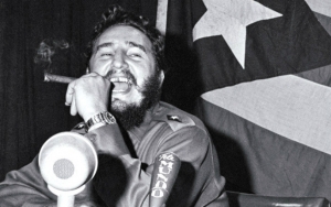 &Pi;&Epsilon;&Rho;&Iota; &laquo;&Delta;&Iota;&Kappa;&Tau;&Alpha;&Tau;&Omicron;&Rho;&Iota;&Alpha;&Sigma;&raquo; &Kappa;&Alpha;&Iota; &laquo;&Delta;&Eta;&Mu;&Omicron;&Kappa;&Rho;&Alpha;&Tau;&Iota;&Alpha;&Sigma;&raquo; (&Mu;&Epsilon; &Alpha;&Phi;&Omicron;&Rho;&Mu;&Eta; &Tau;&Omicron;&Nu; &Theta;&Alpha;&Nu;&Alpha;&Tau;&Omicron; &Tau;&Omicron;&Upsilon; &Phi;&Iota;&Nu;&Tau;&Epsilon;&Lambda; &Kappa;&Alpha;&Sigma;&Tau;&Rho;&Omicron;)
