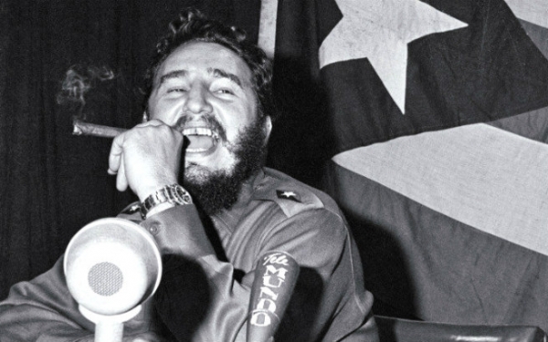 &Pi;&Epsilon;&Rho;&Iota; &laquo;&Delta;&Iota;&Kappa;&Tau;&Alpha;&Tau;&Omicron;&Rho;&Iota;&Alpha;&Sigma;&raquo; &Kappa;&Alpha;&Iota; &laquo;&Delta;&Eta;&Mu;&Omicron;&Kappa;&Rho;&Alpha;&Tau;&Iota;&Alpha;&Sigma;&raquo; (&Mu;&Epsilon; &Alpha;&Phi;&Omicron;&Rho;&Mu;&Eta; &Tau;&Omicron;&Nu; &Theta;&Alpha;&Nu;&Alpha;&Tau;&Omicron; &Tau;&Omicron;&Upsilon; &Phi;&Iota;&Nu;&Tau;&Epsilon;&Lambda; &Kappa;&Alpha;&Sigma;&Tau;&Rho;&Omicron;)