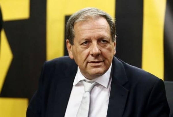 &Omicron;&Tau;&Alpha;&Nu; &Omicron; &Mu;&Alpha;&Kappa;&Eta;&Sigma; &Delta;&Iota;&Alpha;&Sigma;&Upsilon;&Rho;&Epsilon;&Iota; &Tau;&Eta;&Nu; &laquo;&Beta;&Alpha;&Sigma;&Iota;&Lambda;&Iota;&Sigma;&Sigma;&Alpha;&raquo; (&Alpha;&Lambda;&Lambda;&Alpha; &Mu;&Eta;&Nu; &Alpha;&Nu;&Eta;&Sigma;&Upsilon;&Chi;&Epsilon;&Iota;&Tau;&Epsilon; &Epsilon;&Iota;&Nu;&Alpha;&Iota; &Gamma;&Iota;&Alpha; &laquo;&Tau;&Upsilon;&Pi;&Iota;&Kappa;&Omicron;&Upsilon;&Sigma; &Lambda;&Omicron;&Gamma;&Omicron;&Upsilon;&Sigma;&raquo;)